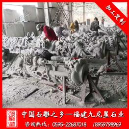 石雕盤龍柱廠家 青石龍柱雕刻 石雕圖騰柱